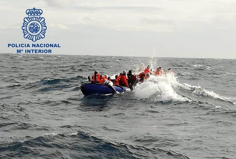 16 irregular immigrants rescued from adrift boat off Almeria coast