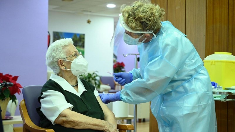 Calls for third Covid vaccine dose in Spain as care home cases rise sharply