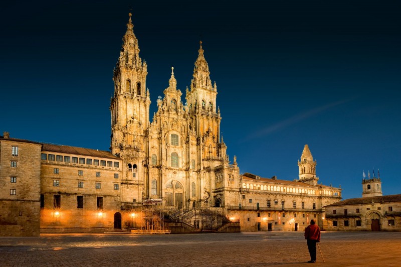 <span style='color:#780948'>ARCHIVED</span> - Santiago de Compostela cathedral goes over 50 years without paying electric bills