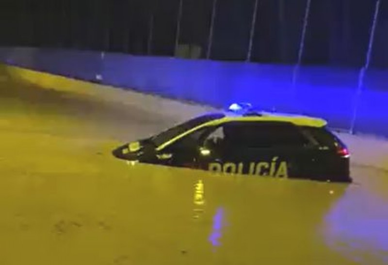 <span style='color:#780948'>ARCHIVED</span> - 15 people rescued in Cartagena flash floods